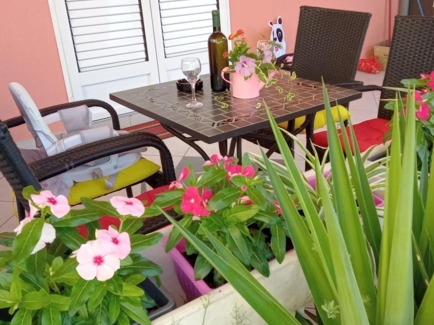 Mendula Apartment Pakostane Luaran gambar