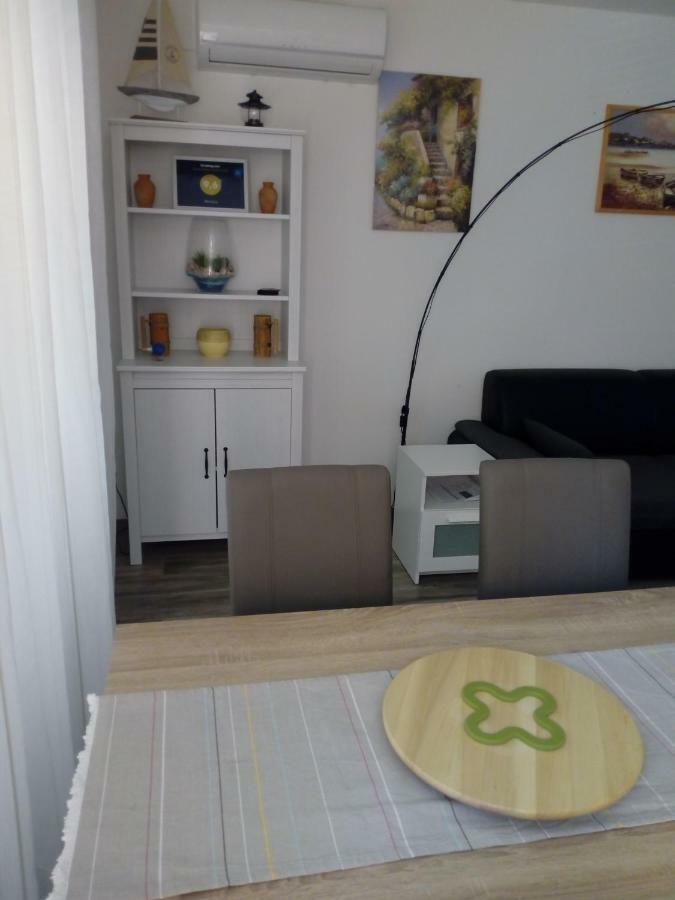 Mendula Apartment Pakostane Luaran gambar