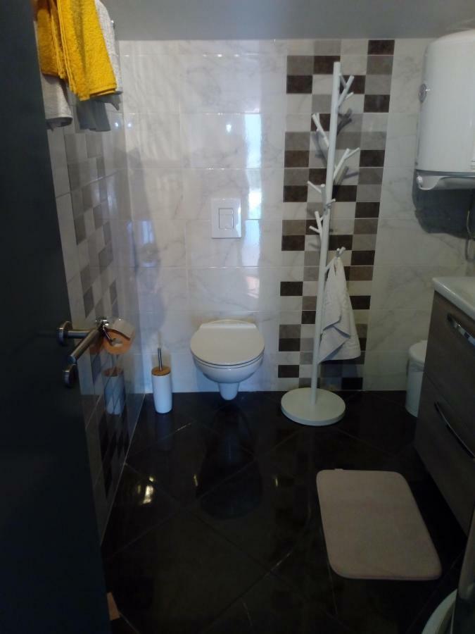 Mendula Apartment Pakostane Luaran gambar