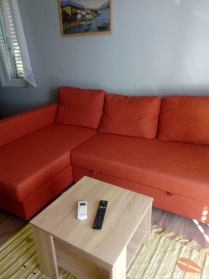 Mendula Apartment Pakostane Luaran gambar